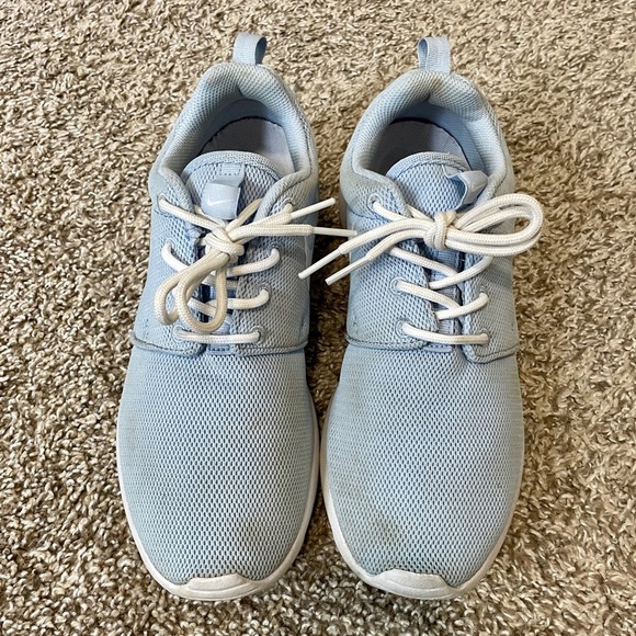 Nike | Women’s Roshe One - Picture 2 of 7